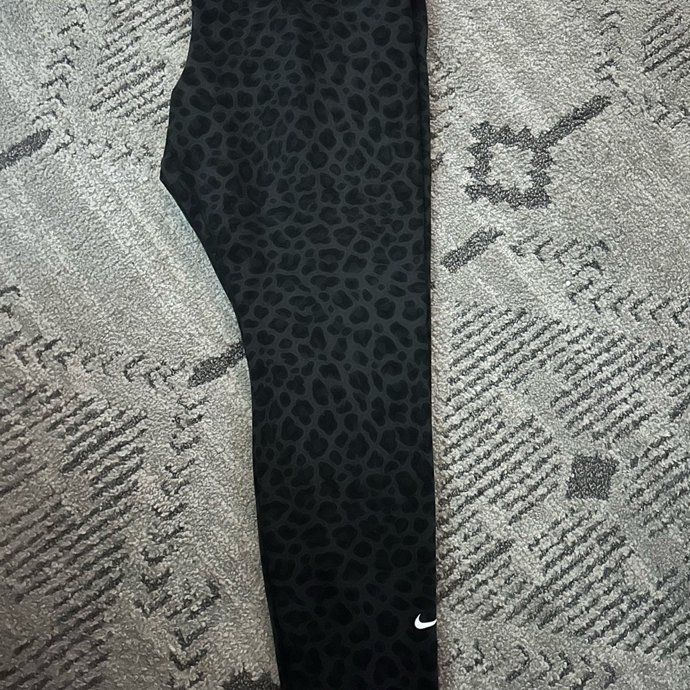 Nike Gray /Black Patterned Leggings
